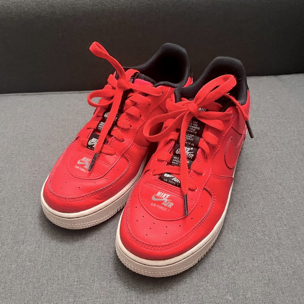 Nike Air Force 1 LV8 - Crimson - Great condition!